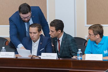 Молодые парламентарии делают первые шаги в законотворчестве